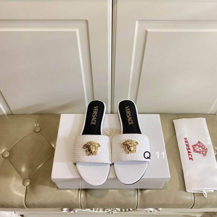Picture of Versace Slippers _SKUVersacesz35-40Y060137